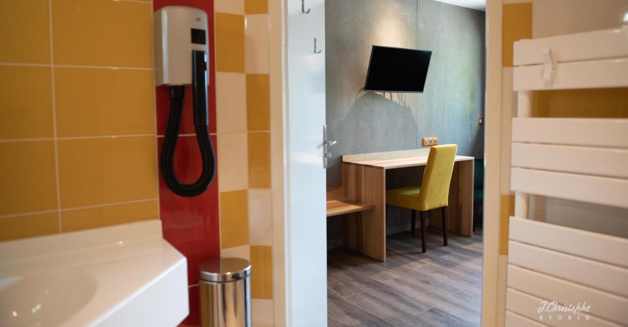 Logis - & Restaurant La Corne D 'abondance Hotel Bourgtheroulde